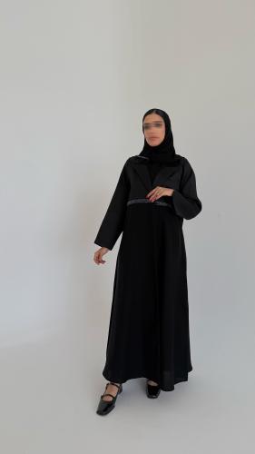 A thobe made of crumpled and linen fabric in dark blue.