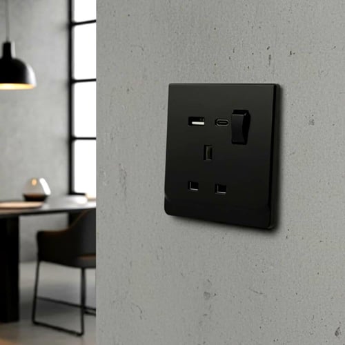 فيش 13 امبير بمفتاح + USB + type C أسود