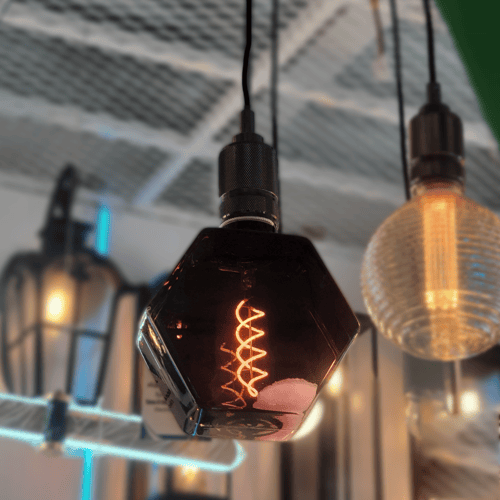 لمبة 4 واط لون الانارة 2000k مناسبة لقاعدة E27