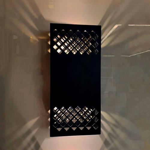 ابليك جداري اسود شبك اضاءة صفراء 3000k