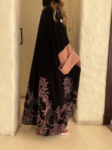 عباية إكنان بقماش كريب ملكي وقصة نص كلوش