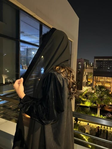 اعباية باكمام مخمل
