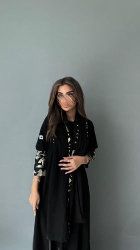 عباية مُلاذ بقماش كريب لمياء اسود وقصة نص كلوش