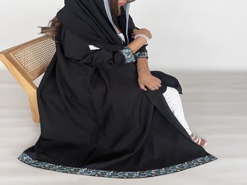 عبايه بكلفه