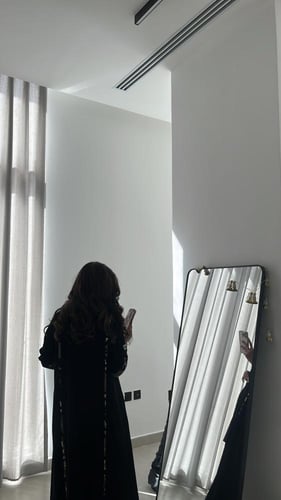 عباية مُلاذ بقماش كريب لمياء اسود وقصة نص كلوش