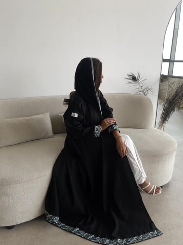 عبايه بكلفه