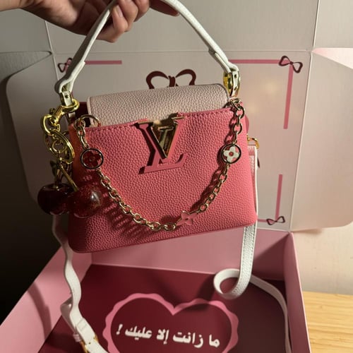 لويس فيتون بينك مع ميداليه الماركه والكرز