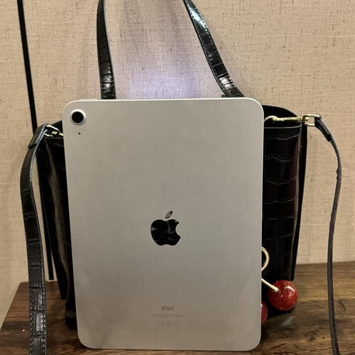 توت باق كوتش جلد مع ميداليه الكرز