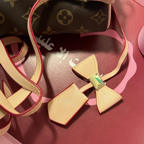 لويس فيتون نانو ميني مع ميداليه