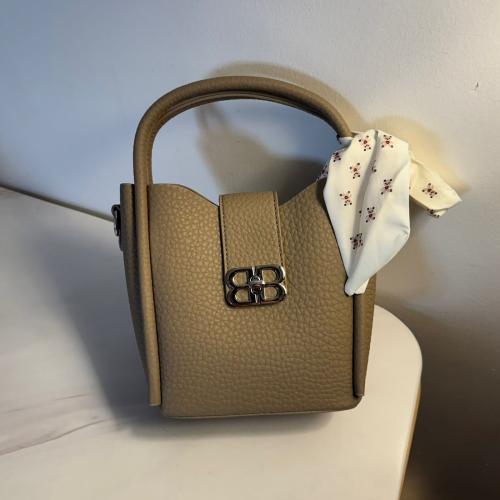 حقيبة يد كاكي مع محفظة داخلية مقاس 20 سم