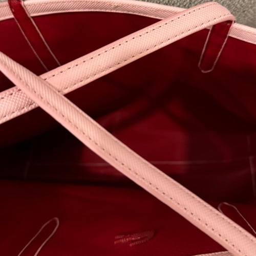 لاكوست بينك واحمر مع ميداليه 46*30