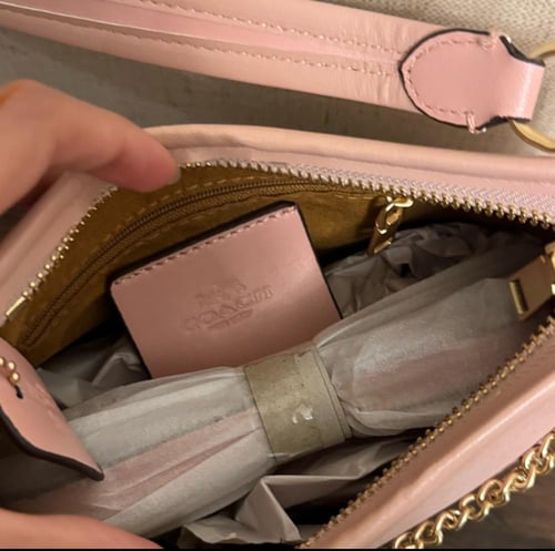 كوتش بينك سمبل مع ميداليه الماركه