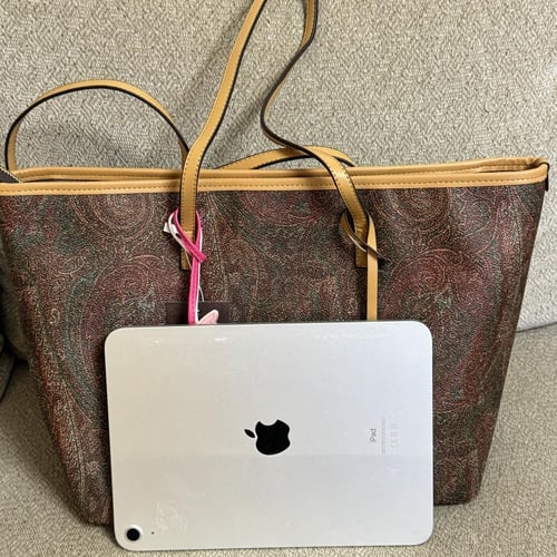 توت باق ايترو لارج مع ميداليه الحصان