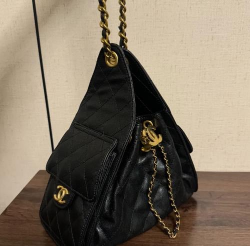 توت باق شانيل اسود جلد وسط