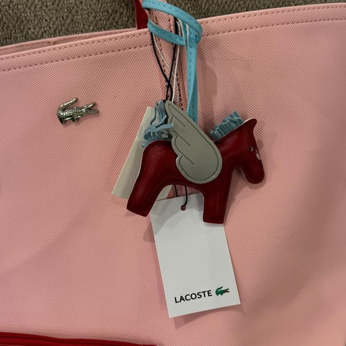 لاكوست بينك واحمر مع ميداليه 46*30