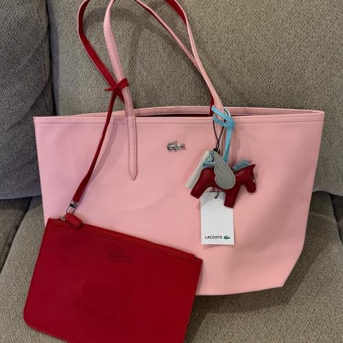 لاكوست بينك واحمر مع ميداليه 46*30