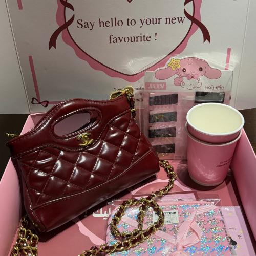 Mini Chanel shoulder bag maroon