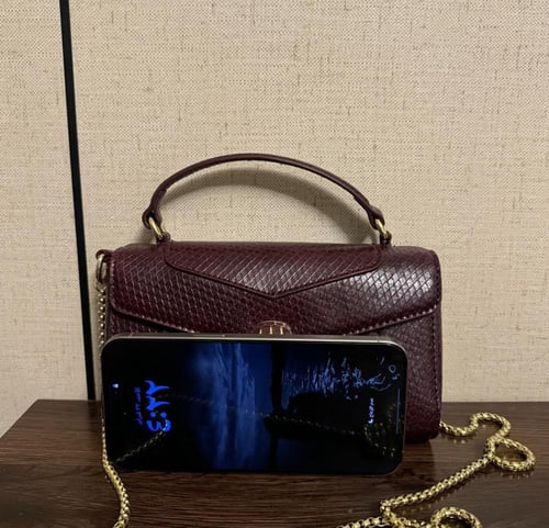 بولغاري عنابي جلد