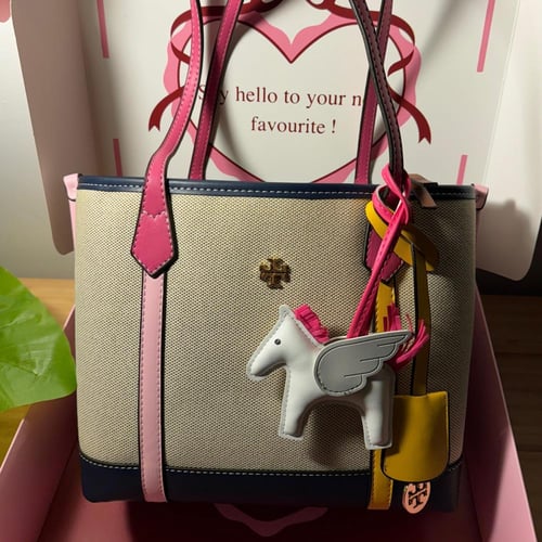 شنطه توري بورش مع ميداليه الحصان