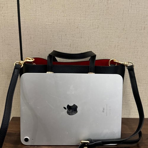 كوتش اسود واحمر توت باق