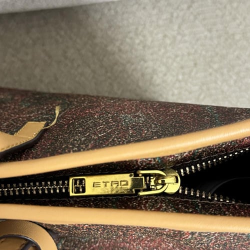 توت باق ايترو لارج مع ميداليه الحصان