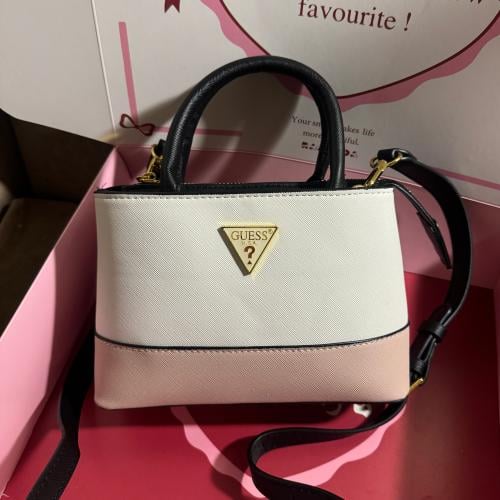 جيس بيج وابيض