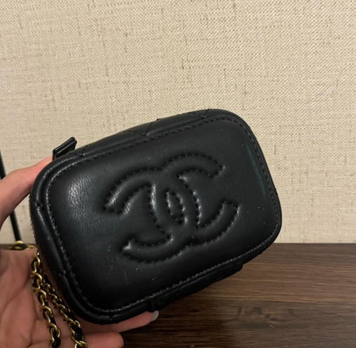 ميني شانيل اسود