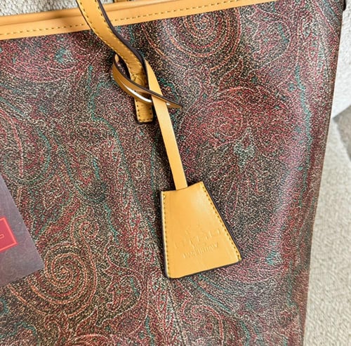 توت باق ايترو لارج مع ميداليه الحصان