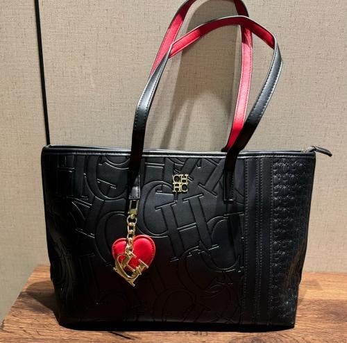 تون باق كاورلينا هريرا مع الميداليه