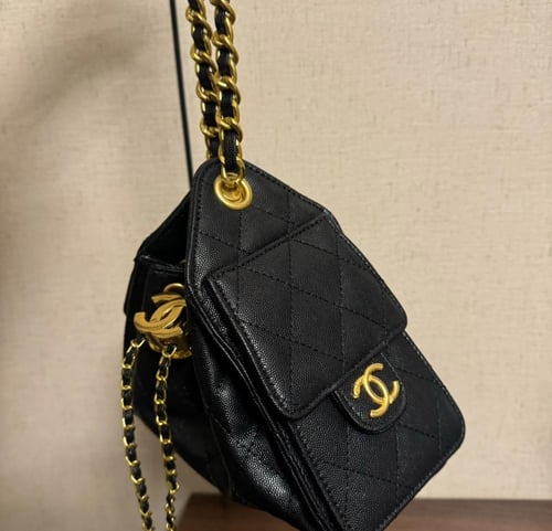 توت باق شانيل اسود جلد ميني