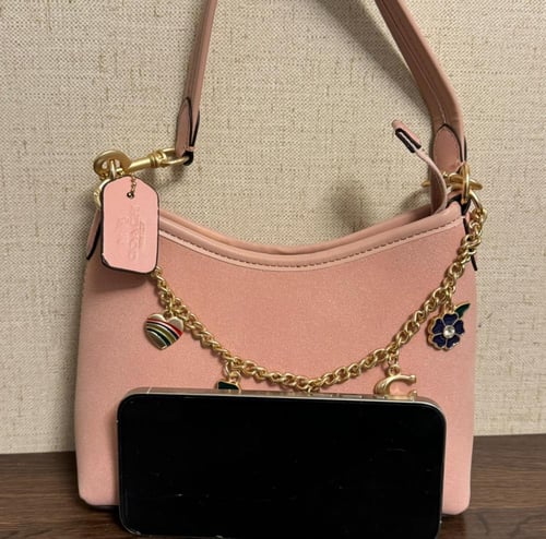 كوتش بينك سمبل مع ميداليه الماركه