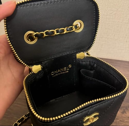 ميني شانيل اسود