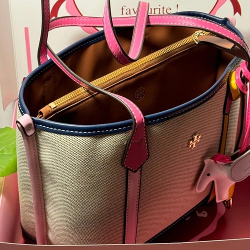 شنطه توري بورش مع ميداليه الحصان