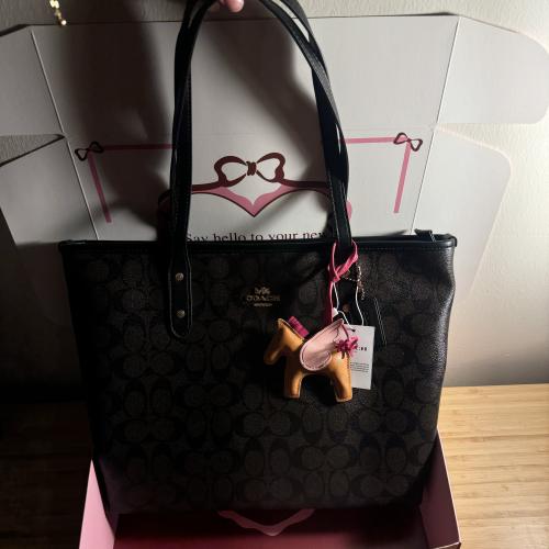 توت باق كوتش بني مع ميداليه ماستر