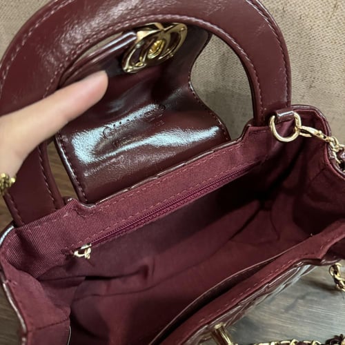 شانيل جلد عنابي