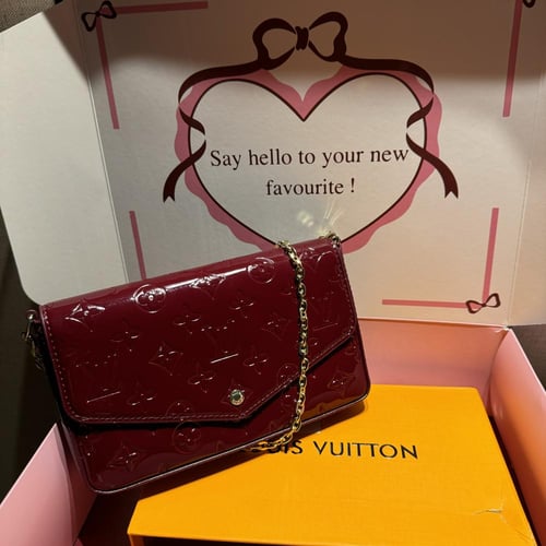 لويس فيتون عنابي مع محفظتين