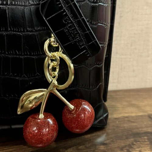 توت باق كوتش جلد مع ميداليه الكرز