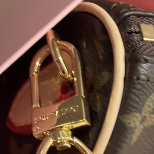 لويس فيتون نانو ميني مع ميداليه