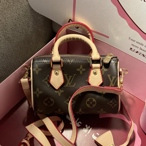 لويس فيتون نانو ميني مع ميداليه