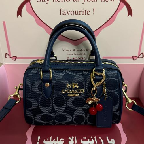 شنطه كوتش كحلي ميني مع ميداليه