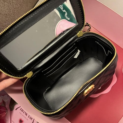 شانيل ميكب باج اسود