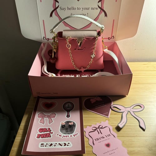 لويس فيتون بينك مع ميداليه الماركه والكرز