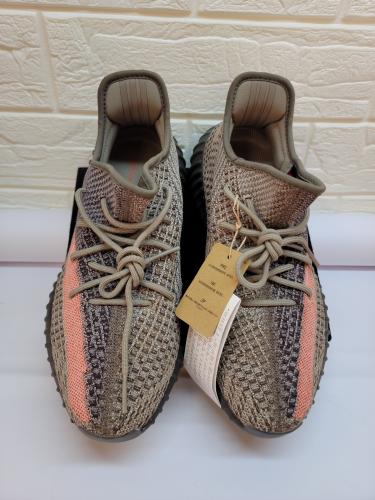 حذاء رياضي اديداس ييزي بو ست اش ستون 43