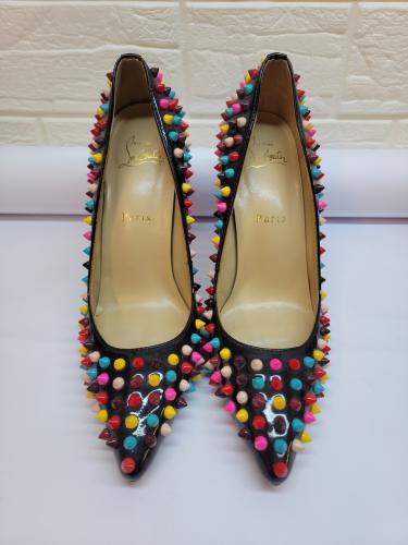 حذاء بيجال سبايكس مستخدم مقاس 38