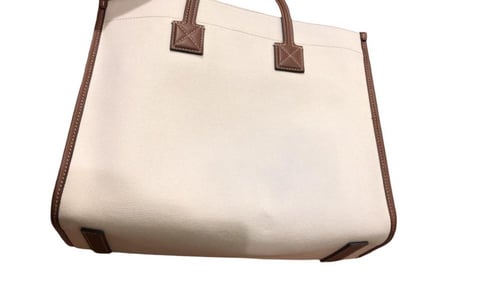 تنظيف خارجي عميق للحقائب بجميع أنواعها