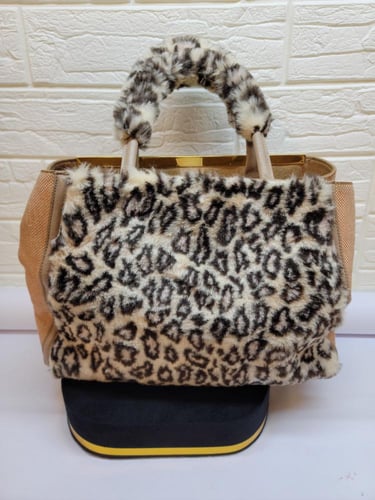 حقيبه فندي مستخدم