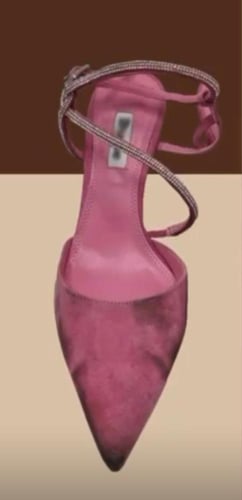 تنظيف كعب الحذاء وإعادة مظهره اللامع