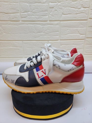 حذاء رياضي من لويس فيتون مستخدم مقاس 39