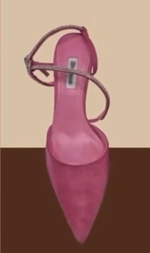 تنظيف كعب الحذاء وإعادة مظهره اللامع