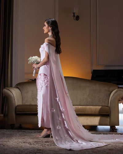 فستان بطريقة عصريه راقي جداً